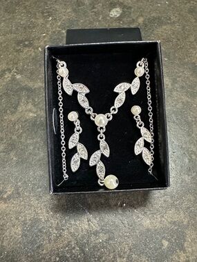 Avon Marquis Leaf Pearl Drop Necklace and Earrings Set